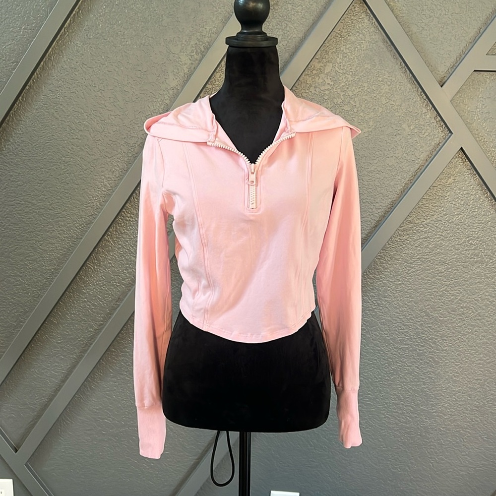 Forever 21; Crop top sweatshirt pullover ; size M